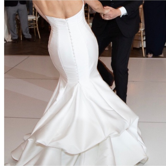 Monique Lhullier Divine Wedding Gown - Picture 2 of 4